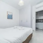 New 2 Bedroom Flat In Apartament *