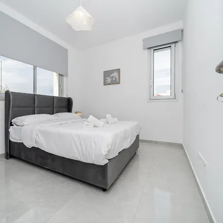 New 2 Bedroom Flat In *