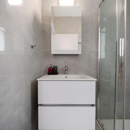 New 2 Bedroom Flat In Daire