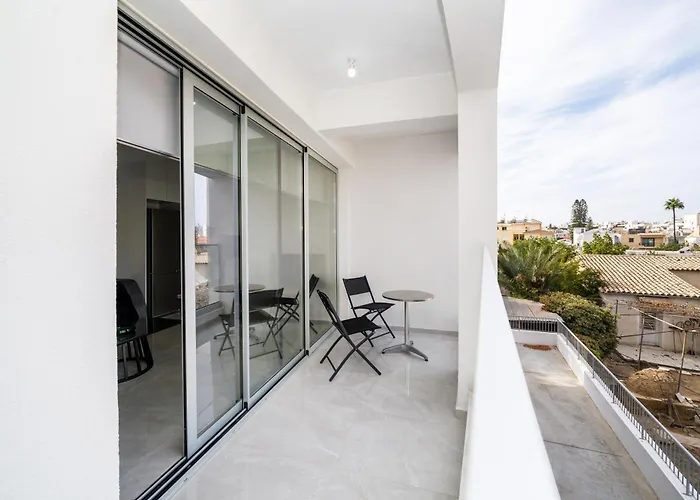 New 2 Bedroom Flat In Apartment *